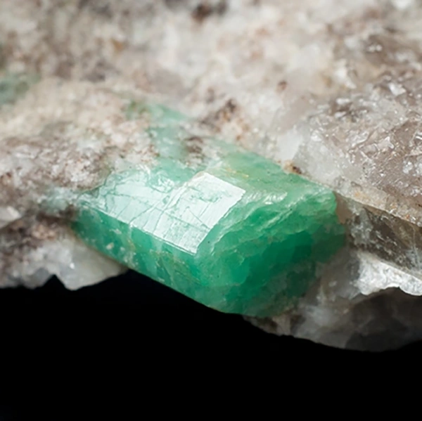 Esmeralda, imagen del mineral que forma parte de Gems of Life Fuerza vital